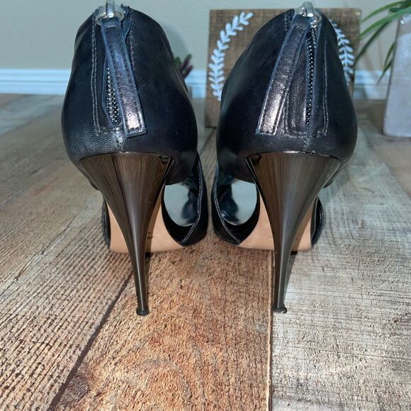 Giuseppe Zanotti
Black Leather Crisscross Ankle Size 38.5 Boots/Booties - Picture 15 of 16